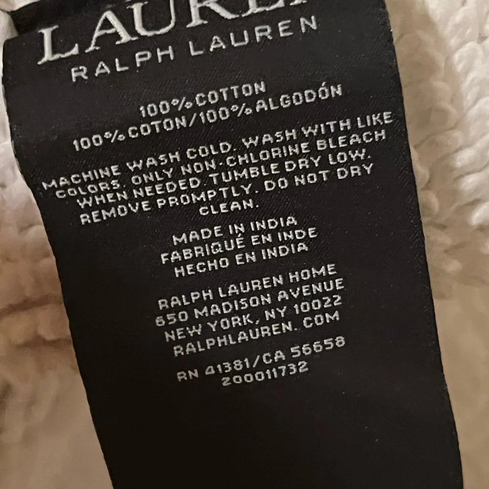 Ralph Lauren White Textured bath Rug/ Firm Price